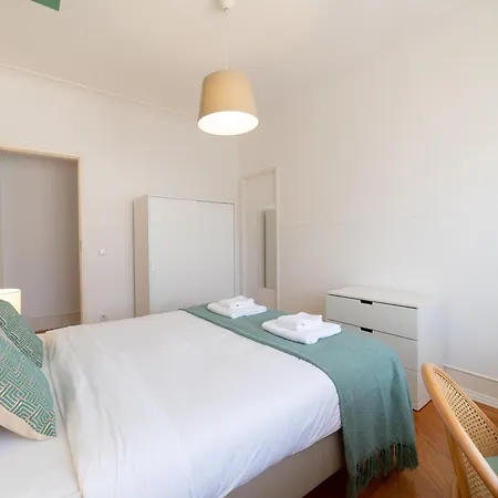 Desterro 2 - Historical Four-bedroom Lizbona