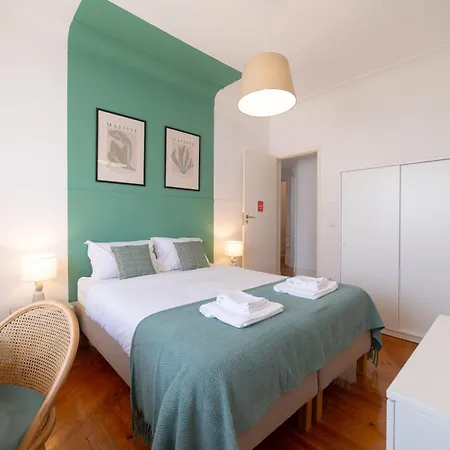 Desterro 2 - Historical Four-bedroom Apartment Lisbon